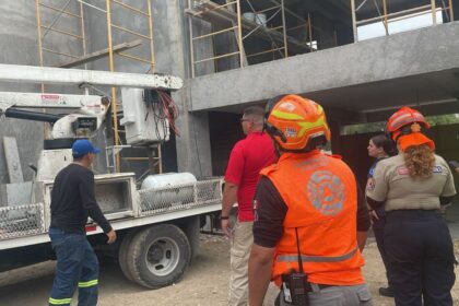 Trabajador sobrevive a descarga eléctrica en Apodaca