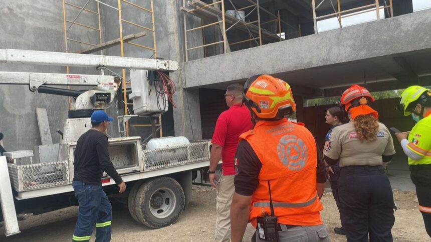 Trabajador sobrevive a descarga eléctrica en Apodaca