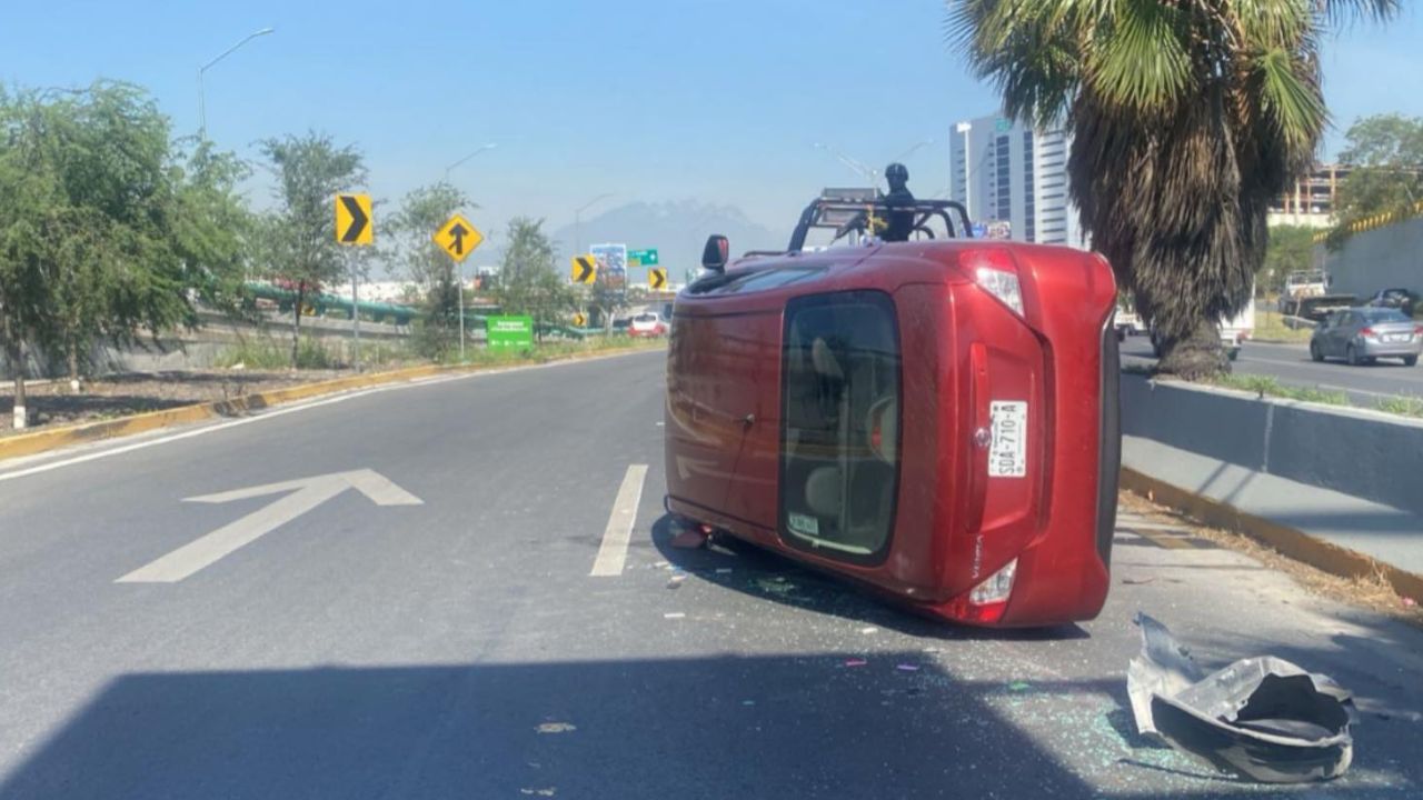 Volcadura en Guadalupe deja mujer lesionada