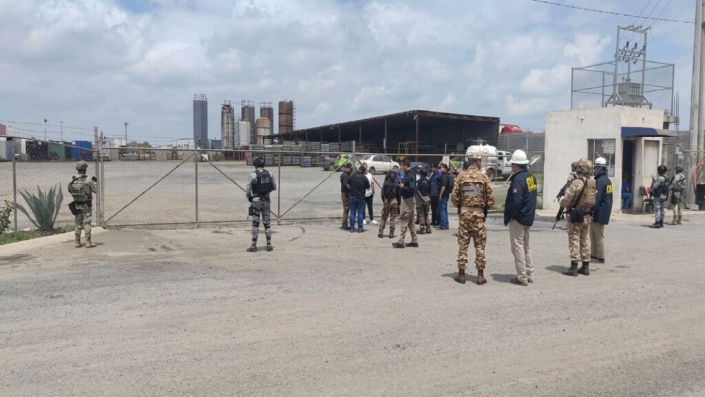 Aseguran 1.2 millones de litros de presunto hidrocarburo en Apodaca