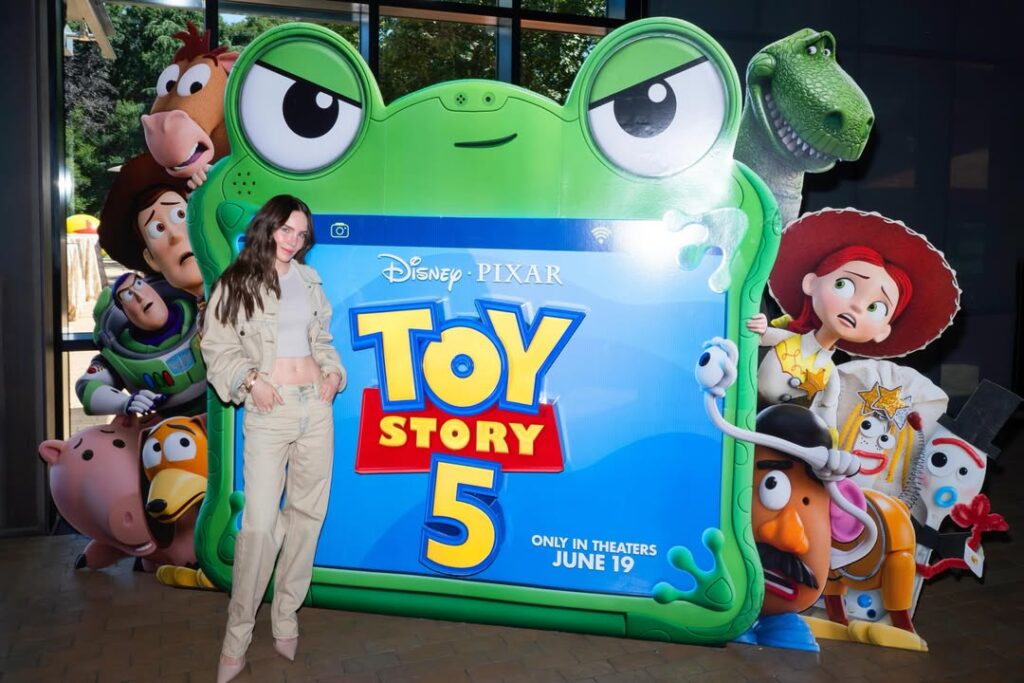 Belinda se une a Toy Story 5 y dará voz a Lilypad en español