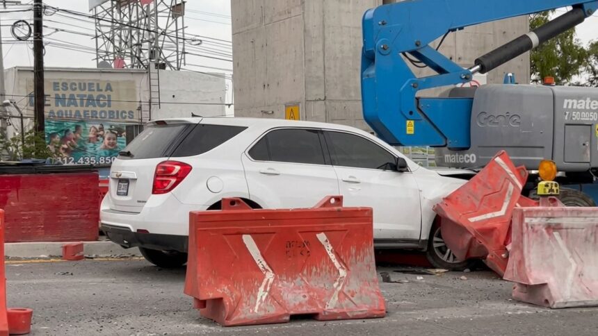 Camioneta se impacta contra maquinaria de la Línea 6 del Metro en Guadalupe