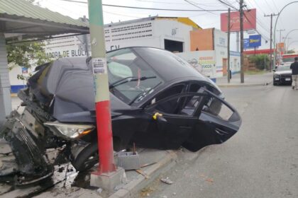Choque en avenida Lincoln; madre e hijo resultan ilesos