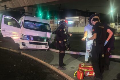 Choque en Monterrey termina con fuga; conductor es localizado minutos después