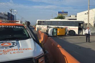 Choque entre taxi y transporte de personal deja cuatro lesionados en Guadalupe