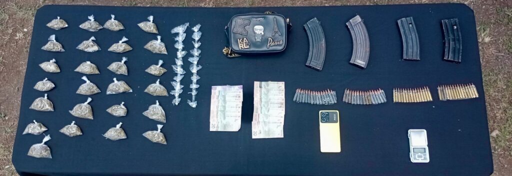 Capturan en Cadereyta a presunta generadora de violencia con droga y cargadores abastecidos