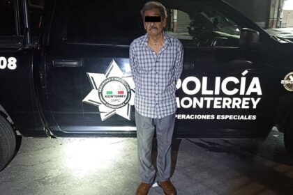 Detienen a adulto mayor por presunto acoso sexual en camión urbano de Monterrey