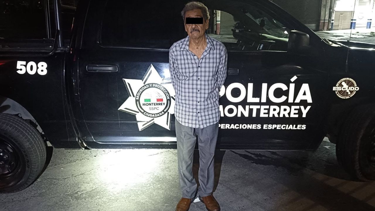 Detienen a adulto mayor por presunto acoso sexual en camión urbano de Monterrey