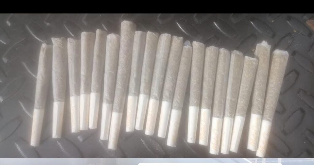 Detienen a hombre y menor con droga en Monterrey