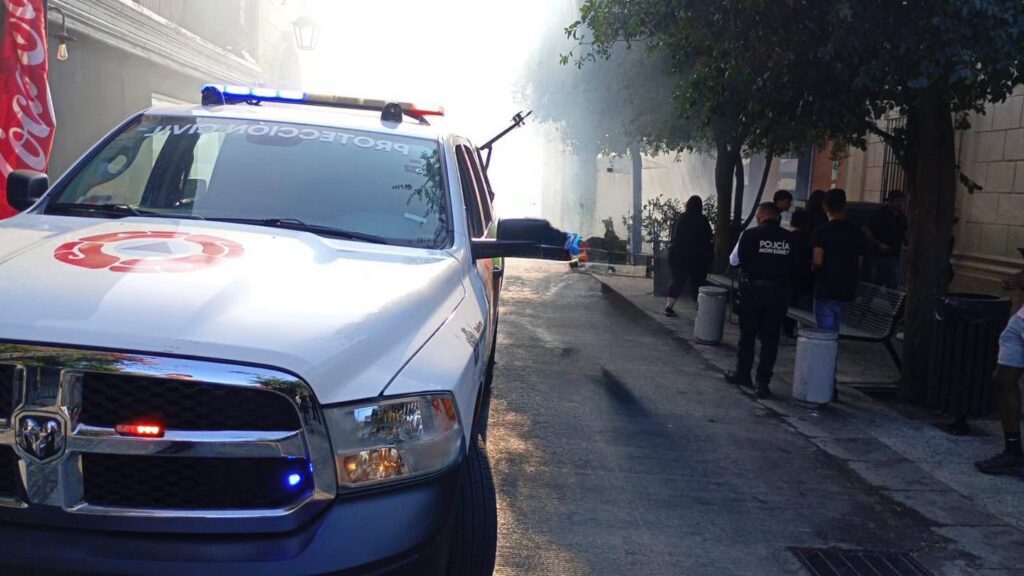 Evacúan 290 personas por incendio en Barrio Antiguo de Monterrey