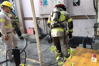 Evacúan 290 personas por incendio en Barrio Antiguo de Monterrey
