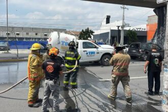 Choque entre 3 autos provoca fuga de gas de una pipa en Guadalupe