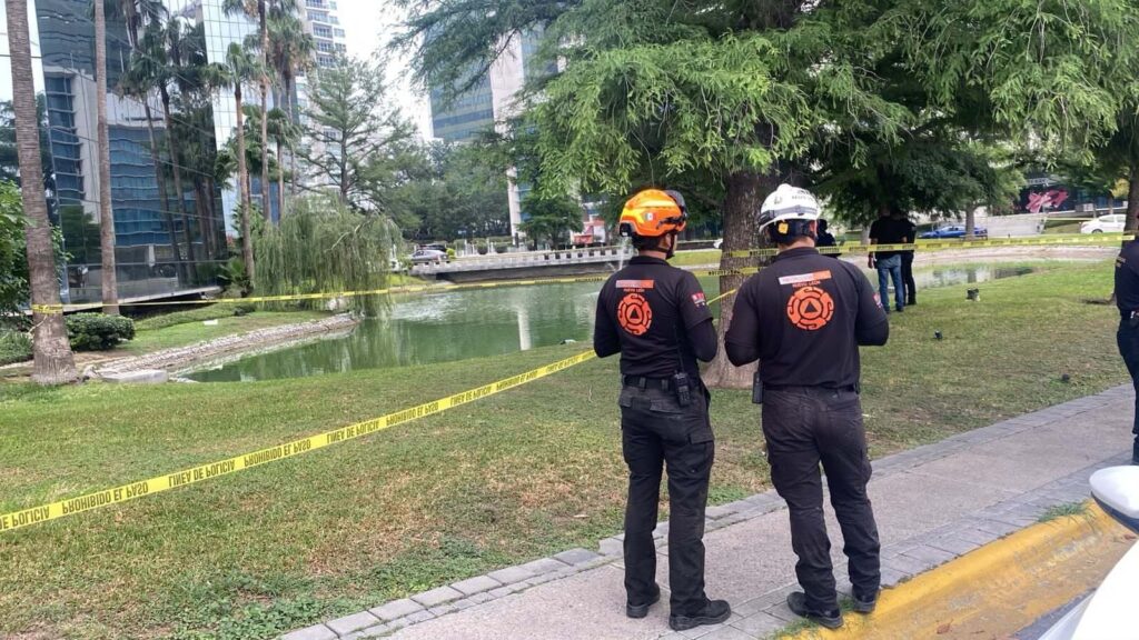 Hallan cuerpo flotando en lago de Torres Moradas en Monterrey