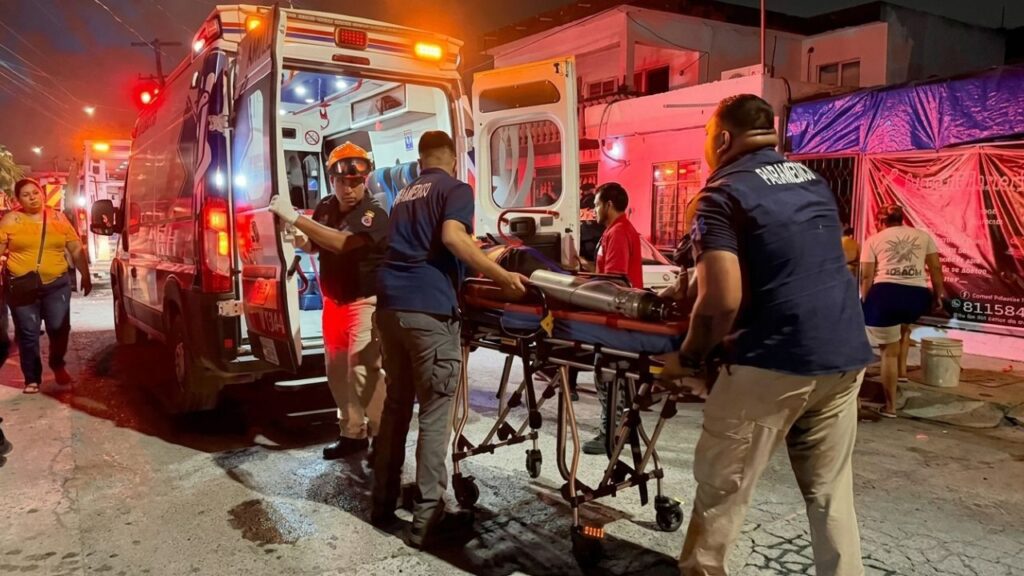 Incendio en vivienda de Apodaca deja tres personas intoxicadas en la colonia Noria Norte