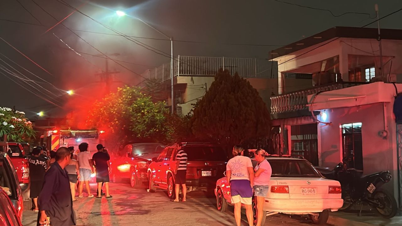 Incendio en vivienda de Apodaca deja tres personas intoxicadas en la colonia Noria Norte