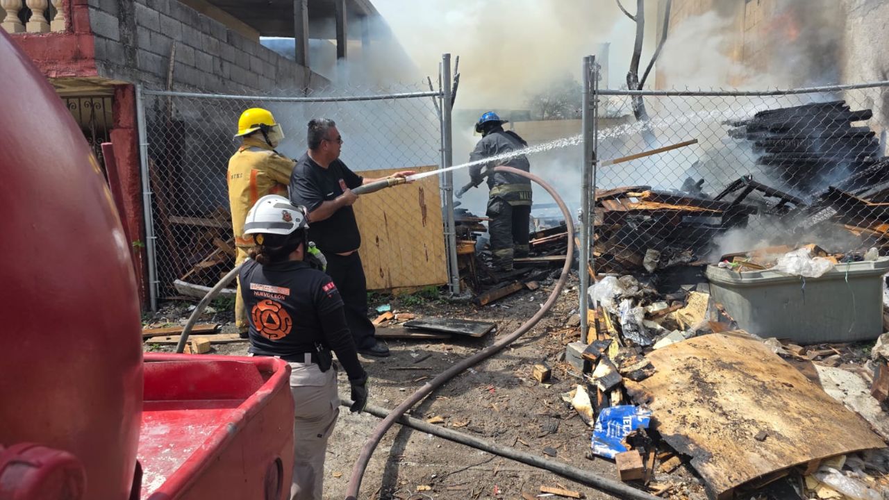Incendio en vivienda de Guadalupe obliga a evacuar familias