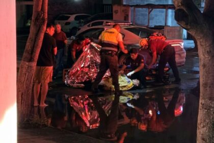 Joven motociclista sufre hipotermia tras desvanecerse en charco de agua en Escobedo