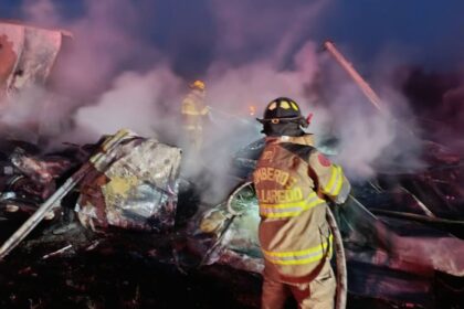 Muere una persona tras choque e incendio de tráileres en la Carretera a Laredo, Anáhuac, Nuevo León
