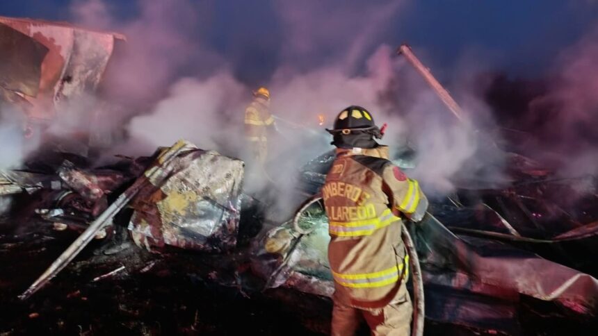 Muere una persona tras choque e incendio de tráileres en la Carretera a Laredo, Anáhuac, Nuevo León