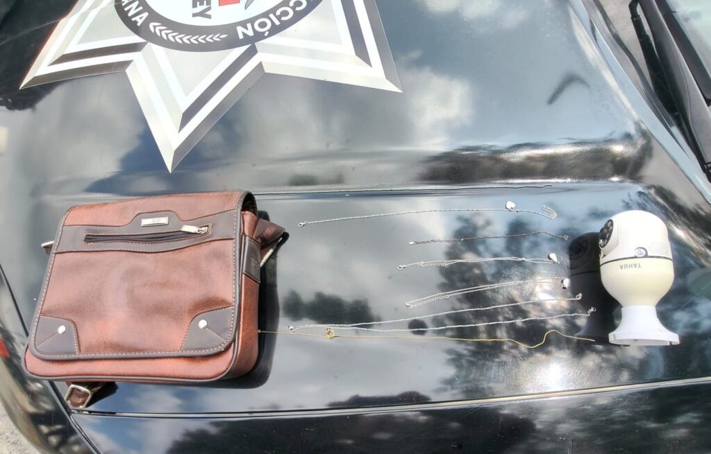 Detienen a pareja tras presunto robo en vivienda del centro de Monterrey