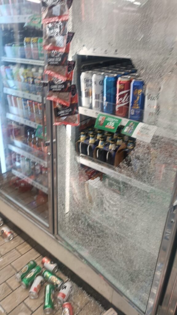 Policía hiere a presunto asaltante en 7-Eleven de Apodaca