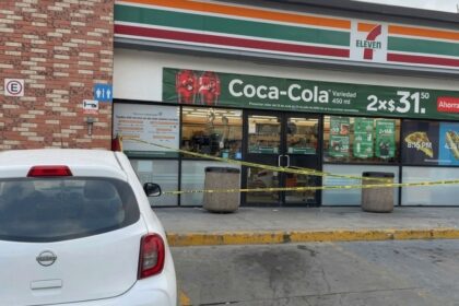 Policía hiere a presunto asaltante en 7-Eleven de Apodaca