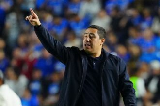 Pumas anuncia la salida de Efraín Juárez como director técnico