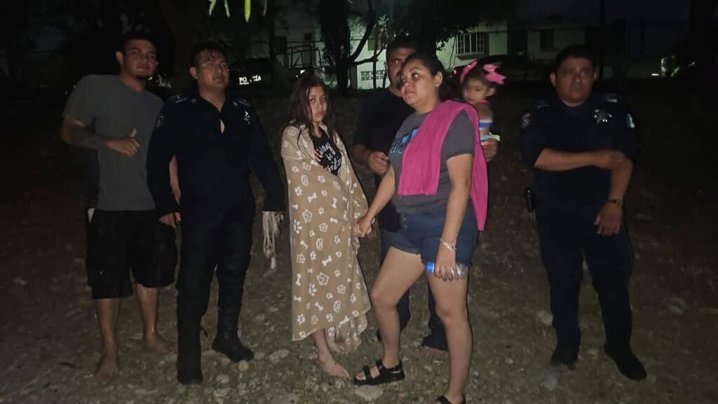 Rescatan a 20 personas, pero una mujer muere arrastrada por el Río La Silla