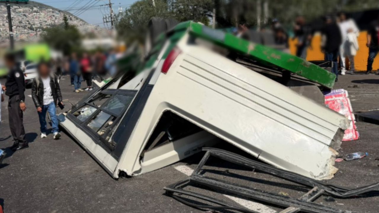 Vuelca camión transporte público en Tlalnepantla, Estado de México; hay 14 lesionados