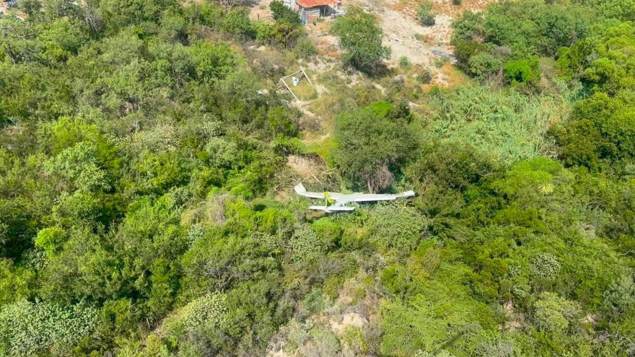 Aeronave cae en Pesquería; tres tripulantes sobreviven al impacto