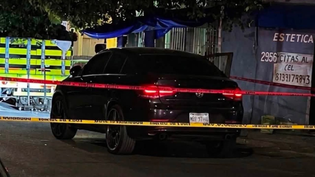 Asesinan a balazos abogado en la colonia Sierra Ventana; mujer y menor salen ilesos