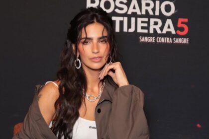 Bárbara de Regil preocupa al beber cloro por accidente al confundirlo con una botella agua