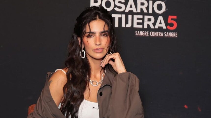 Bárbara de Regil preocupa al beber cloro por accidente al confundirlo con una botella agua