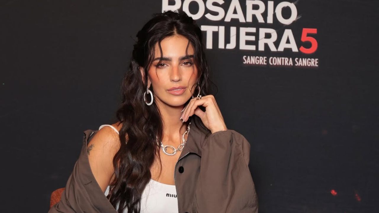 Bárbara de Regil preocupa al beber cloro por accidente al confundirlo con una botella agua