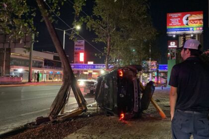 Choque contra poste de la CFE provoca cierre parcial de Garza Sada en Monterrey
