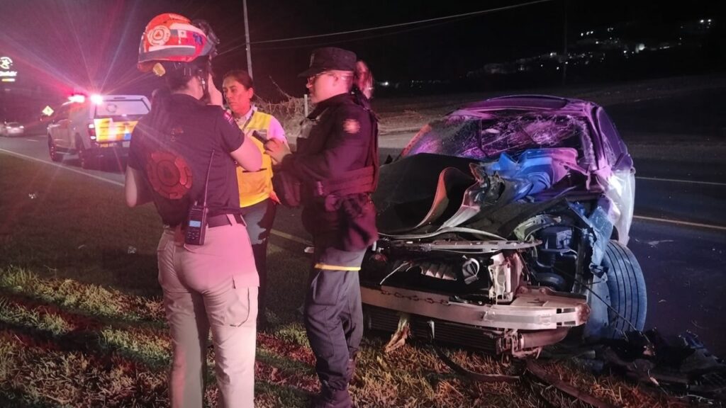 Choque entre automóvil y tráiler deja un menor de 16 años lesionado en la Carretera Nacional en Monterrey