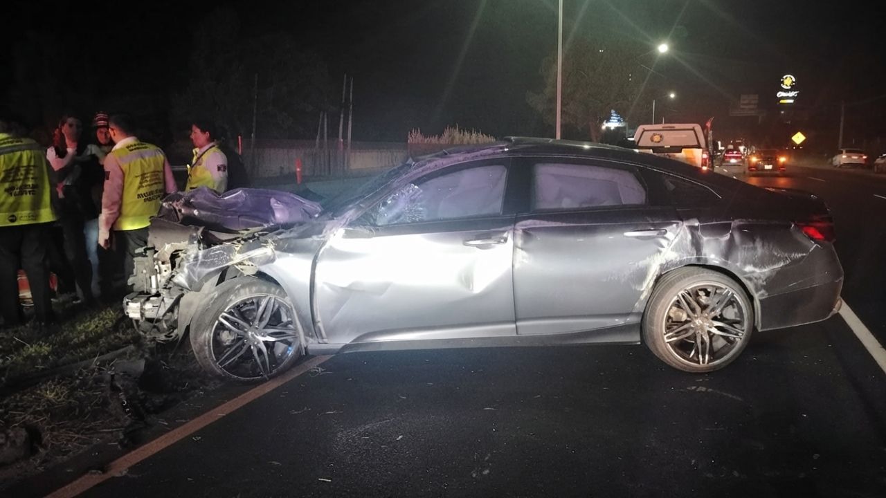 Choque entre automóvil y tráiler deja un menor de 16 años lesionado en la Carretera Nacional en Monterrey