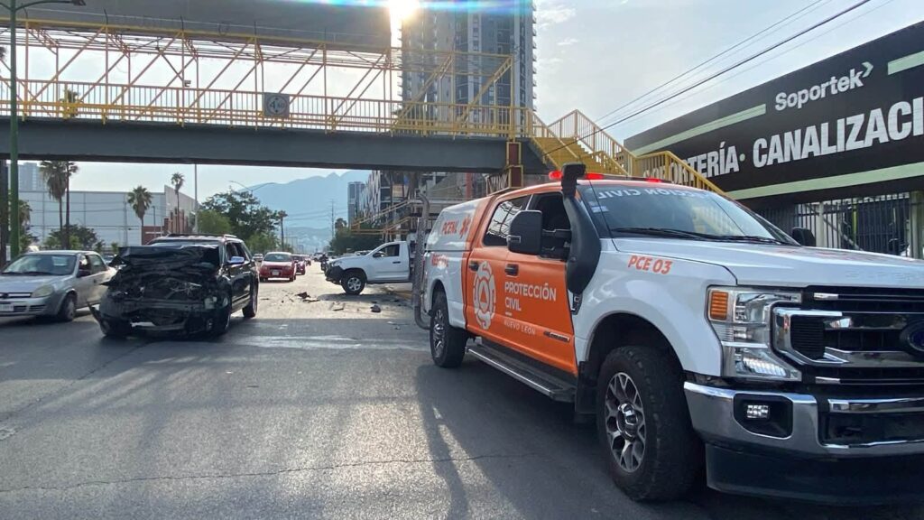 Choque en el Centro de Monterrey deja dos personas lesionadas