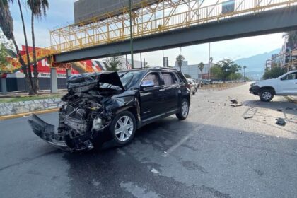 Choque en el Centro de Monterrey deja dos personas lesionadas