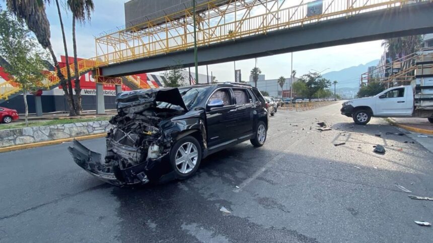 Choque en el Centro de Monterrey deja dos personas lesionadas