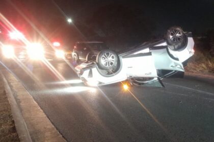 Choque y volcadura deja seis personas lesionadas en el cruce de Palma y Camino al Ejido Calderón en Juárez, Nuevo León
