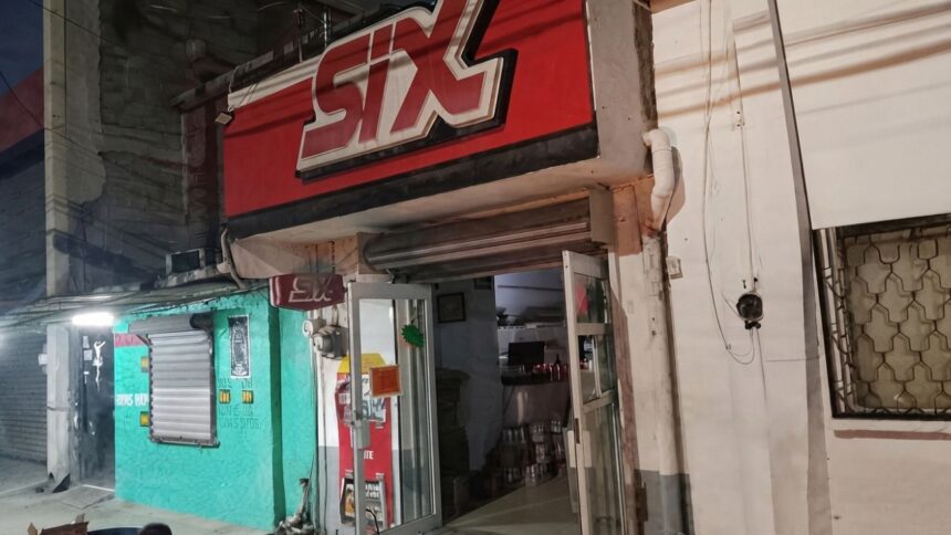 Detienen a tres ladrones tras robo a negocio Six en la colonia Del Norte en Monterrey
