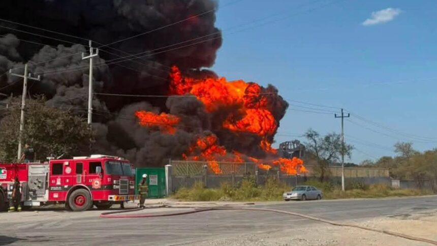 Incendio en contenedor de diésel en Pesquería deja 3 heridos y un desaparecido