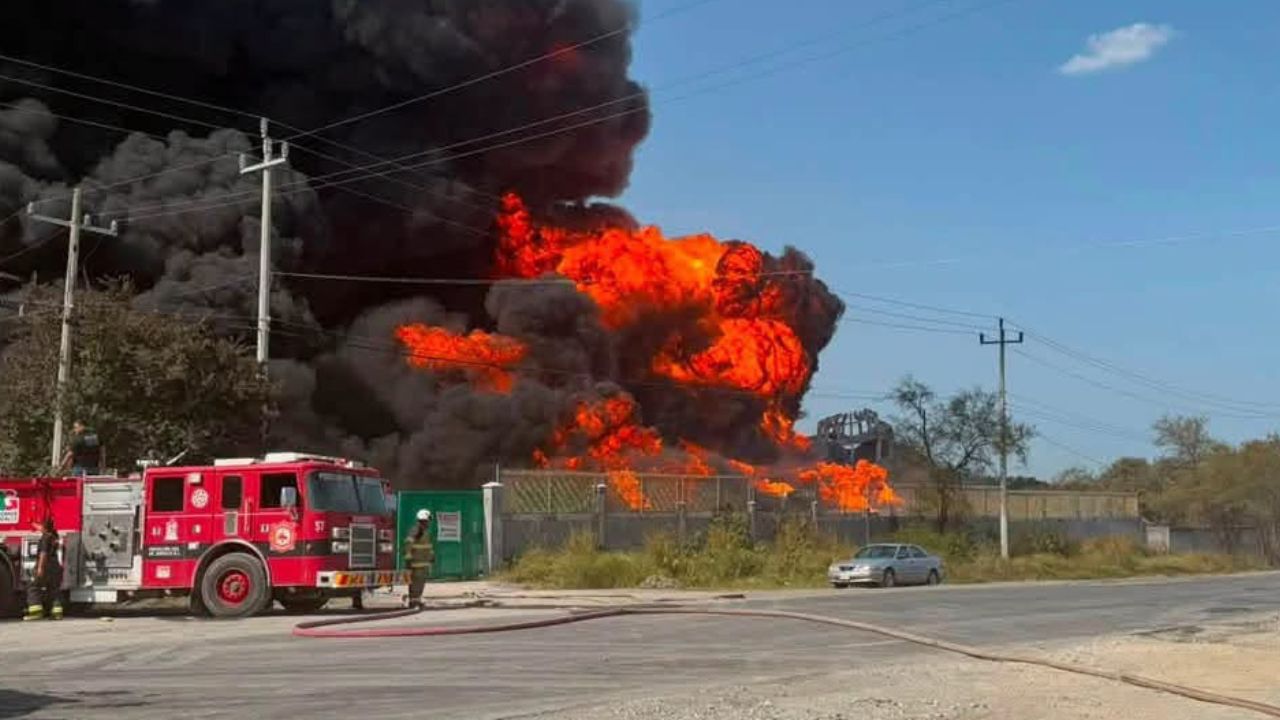 Incendio en contenedor de diésel en Pesquería deja 3 heridos y un desaparecido