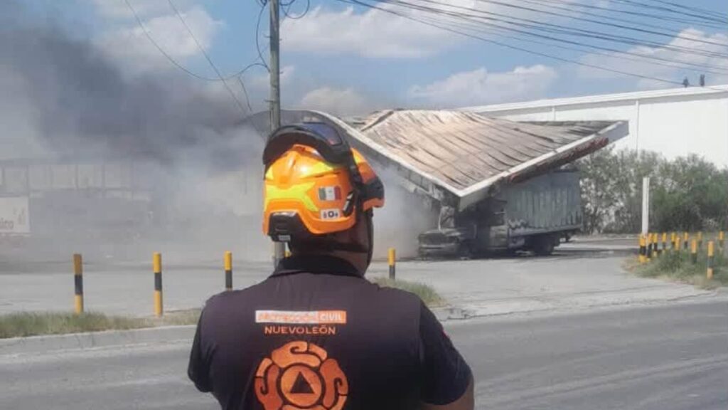 Incendio en gasera de Apodaca deja tres heridos y colapsa parte de la estación
