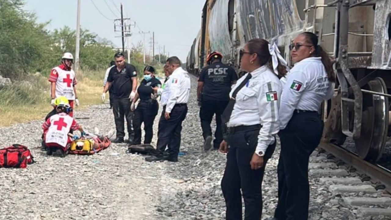 Motociclista grave tras intentar ganarle el paso a tren en Santa Catarina