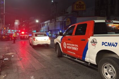 Mujer resulta lesionada tras ser atropellada en el Centro de Monterrey