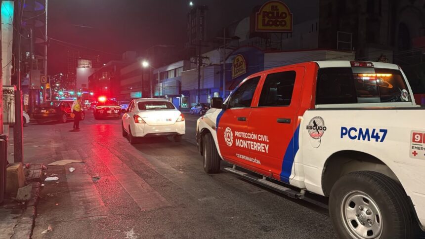 Mujer resulta lesionada tras ser atropellada en el Centro de Monterrey