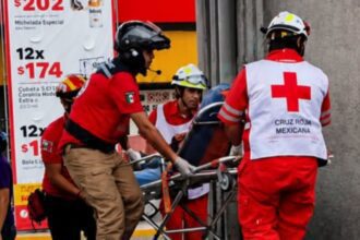 Niña de 8 años resulta gravemente lesionada tras ser atropellada por dos vehículos sobre la Av. Aztlán en Monterrey
