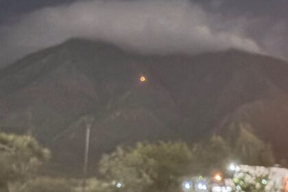 Reanudan labores para combatir incendio forestal en el Cerro del Fraile